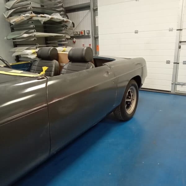 140325 1973 mg b roadster paint 09