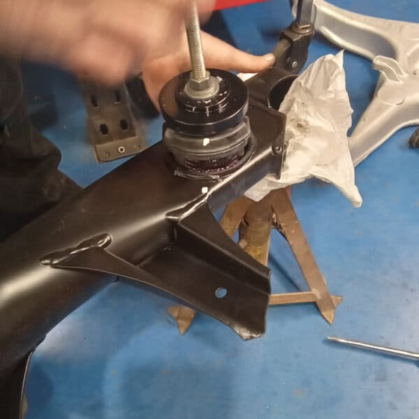 140325 mercedes 500sl rear axle work 10