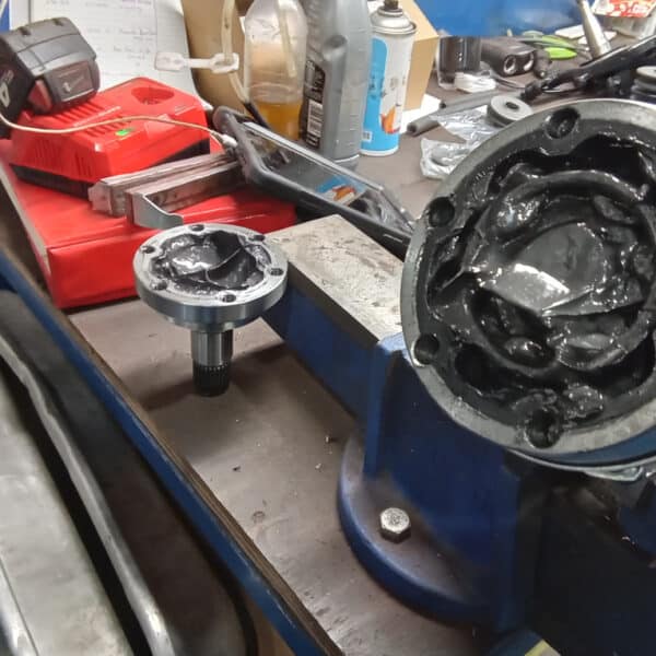 140325 mercedes 500sl rear axle work 15