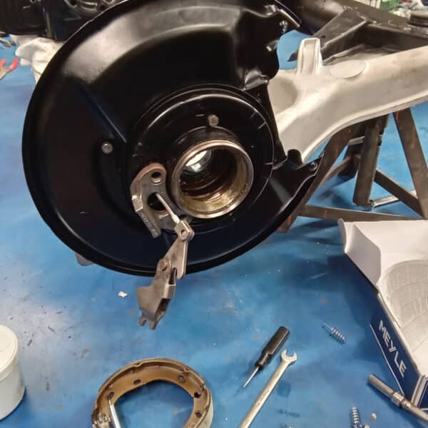 140325 mercedes 500sl rear axle work 21
