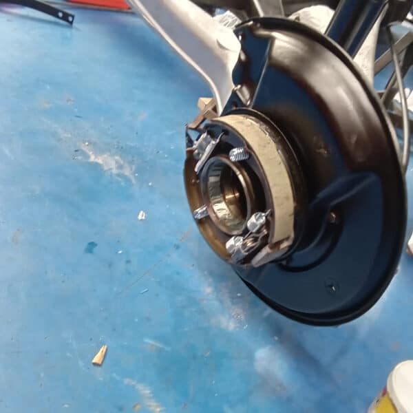 140325 mercedes 500sl rear axle work 22