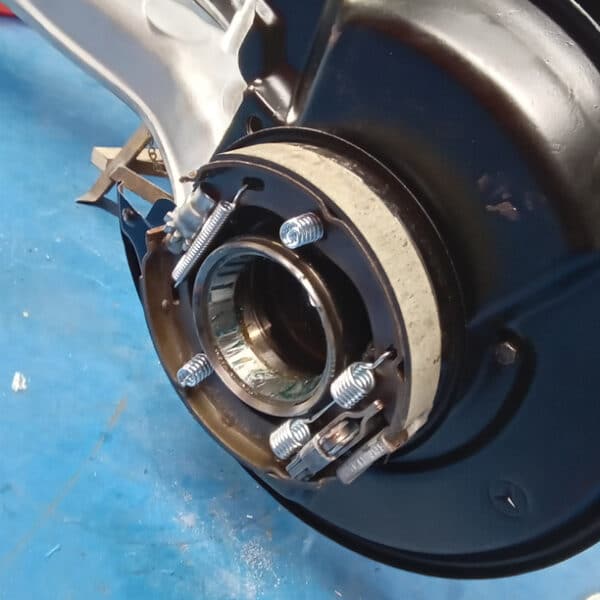 140325 mercedes 500sl rear axle work 23
