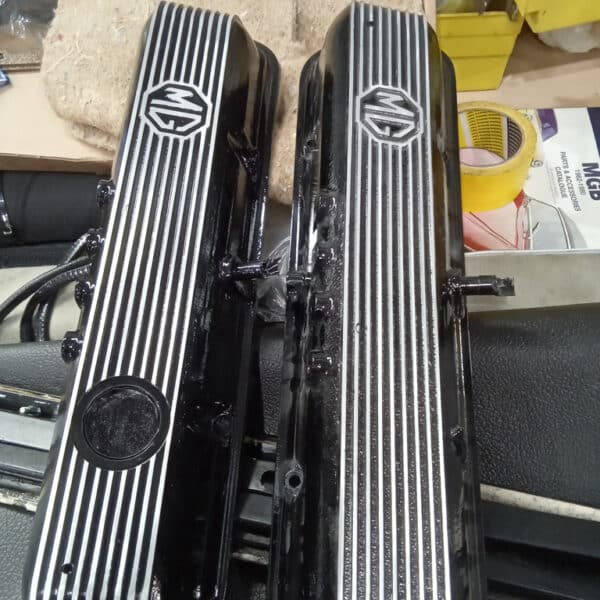 17032025 1975 mgb gt v8 engine bits in paint (6)