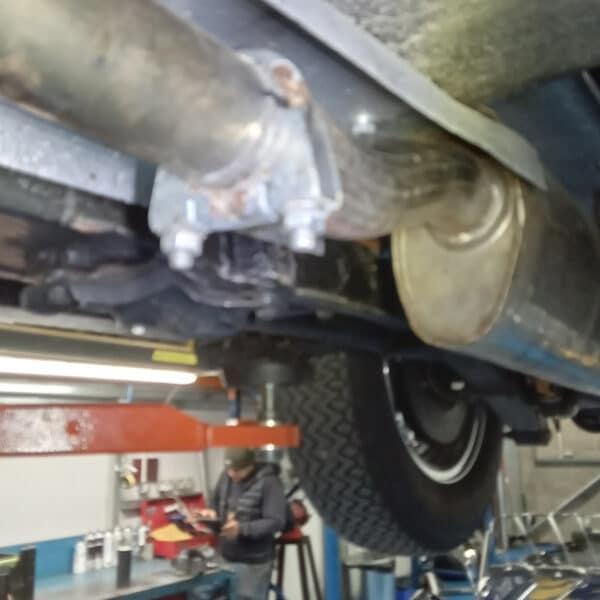 18.03.2025 1969 daimler 250 v8 blue knock (1)