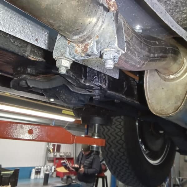 18.03.2025 1969 daimler 250 v8 blue knock (2)