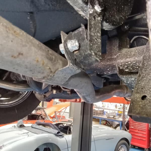 18.03.2025 1969 daimler 250 v8 blue knock (8)
