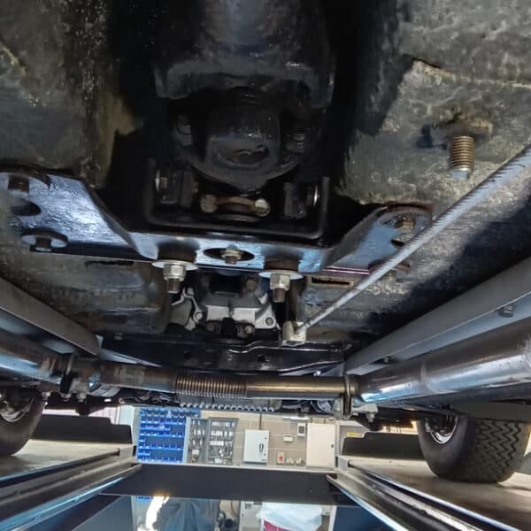 18.03.2025 1969 daimler 250 v8 blue still knocked (7)