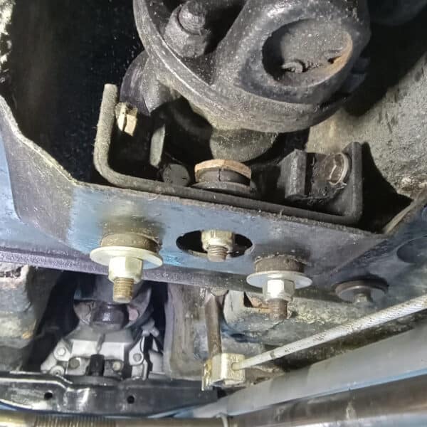 18.03.2025 1969 daimler 250 v8 blue still knocked (8)