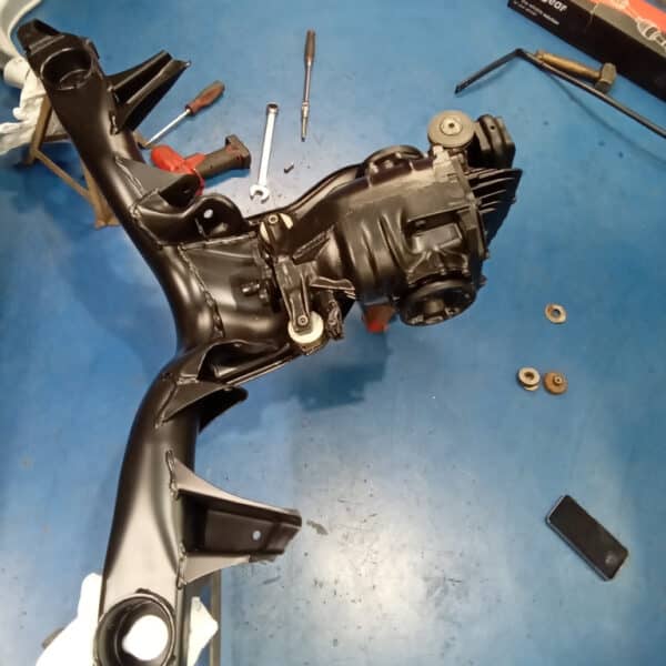 18.03.2025 1987 mercedes 500 sl grey axle rebuild (1)