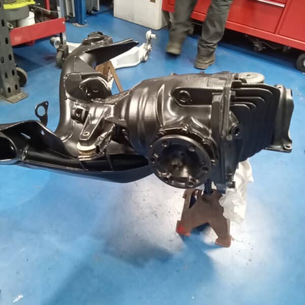 18.03.2025 1987 mercedes 500 sl grey axle rebuild (2)