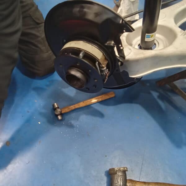 18.03.2025 1987 mercedes 500 sl grey axle rebuild (3)