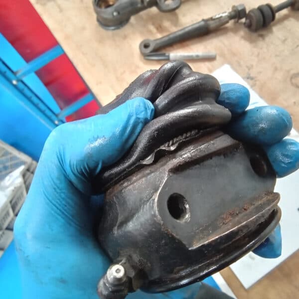19032025 1969 aston martin db6 volante welding repairs (11)
