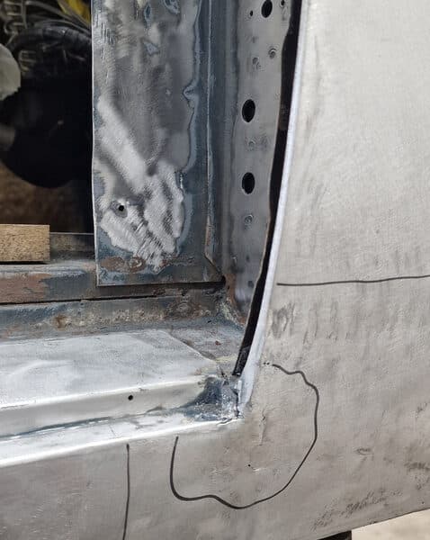 19032025 1969 aston martin db6 volante welding repairs (27)