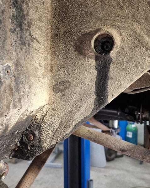 19032025 1969 aston martin db6 volante welding repairs (39)