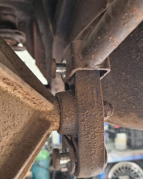 19032025 1969 aston martin db6 volante welding repairs (42)