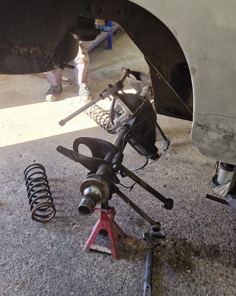 19032025 1969 aston martin db6 volante welding repairs (48)