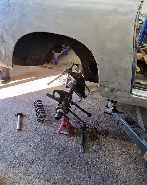 19032025 1969 aston martin db6 volante welding repairs (49)