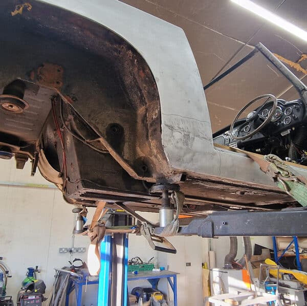 19032025 1969 aston martin db6 volante welding repairs (58)