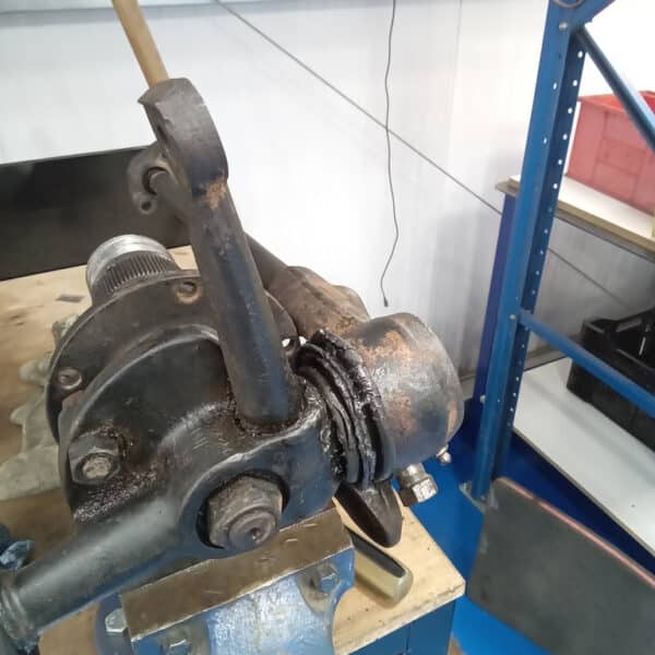 19032025 1969 aston martin db6 volante welding repairs (6)