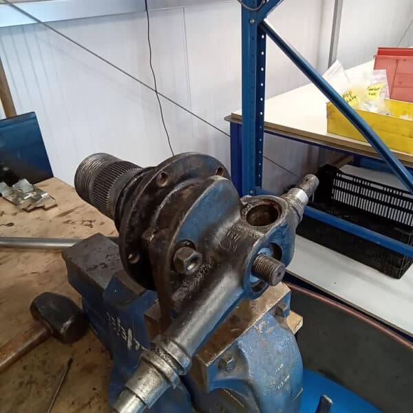 19032025 1969 aston martin db6 volante welding repairs (7)