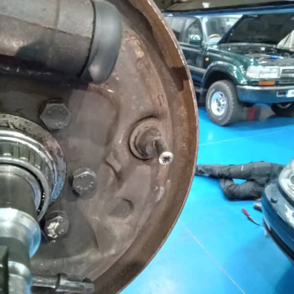 1969 audi 70l white refurbishing front and rear suspension(12)