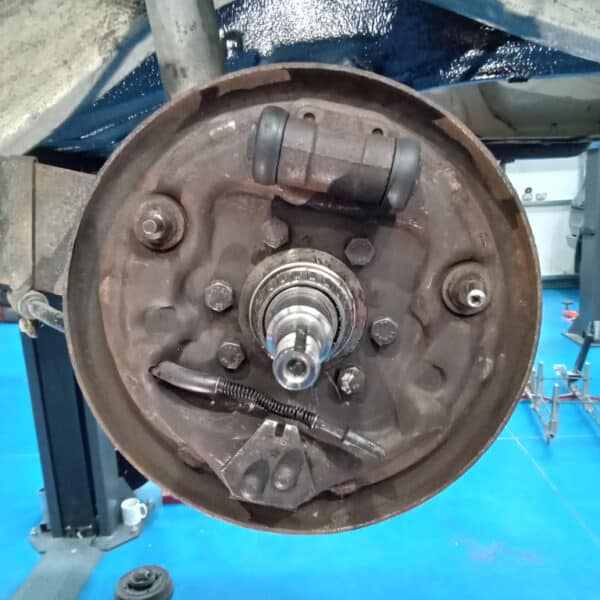 1969 audi 70l white refurbishing front and rear suspension(13)