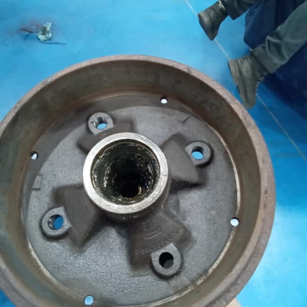1969 audi 70l white refurbishing front and rear suspension(14)