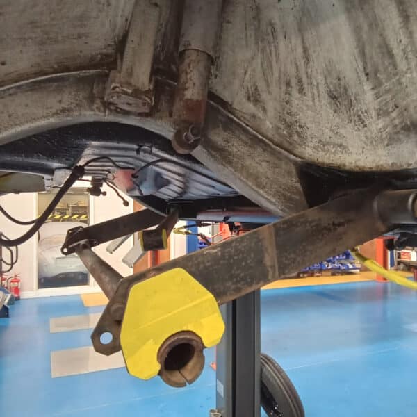 1969 audi 70l white refurbishing front and rear suspension(32)