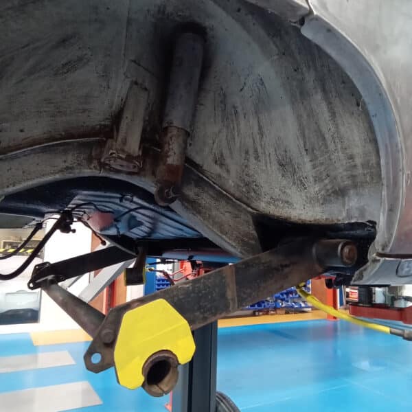 1969 audi 70l white refurbishing front and rear suspension(33)