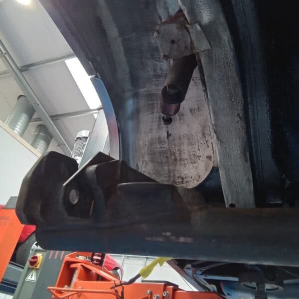 1969 audi 70l white refurbishing front and rear suspension(35)