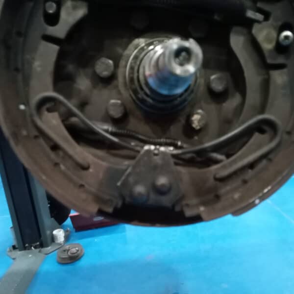 1969 audi 70l white refurbishing front and rear suspension(4)