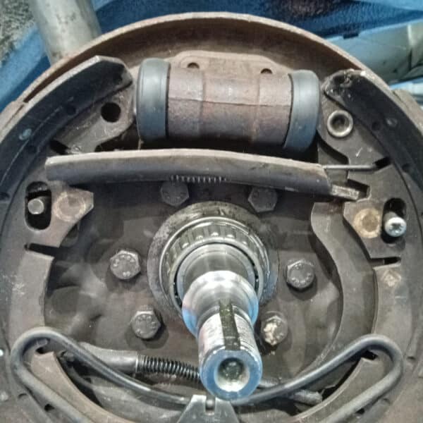 1969 audi 70l white refurbishing front and rear suspension(6)