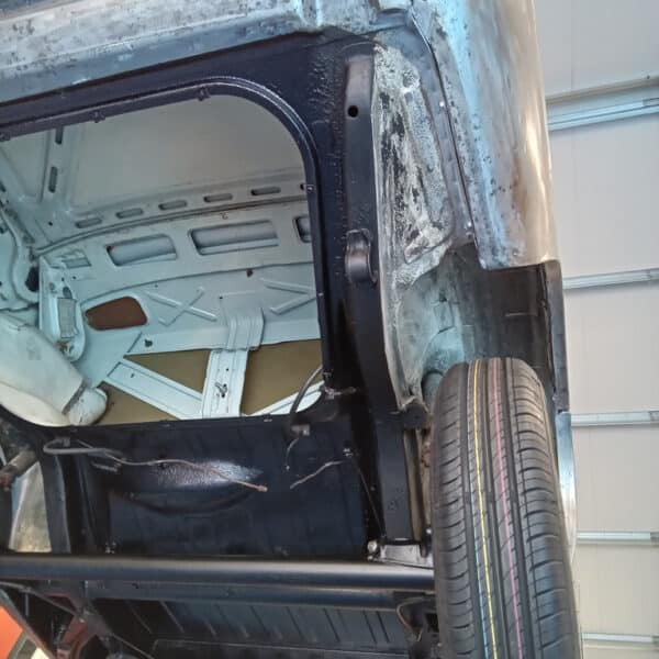 1969 audi 70l white refurbishing front and rear suspension(74)