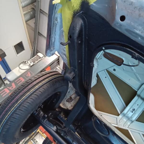 1969 audi 70l white refurbishing front and rear suspension(76)