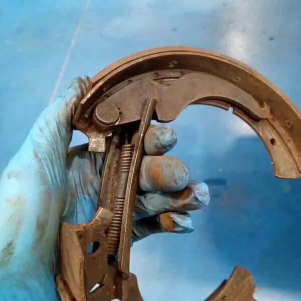 1969 audi 70l white refurbishing front and rear suspension(8)