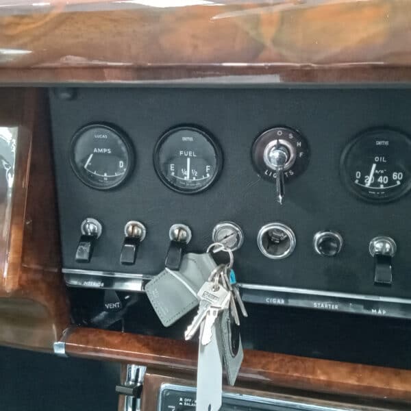 1969 daimler 250 v8 pre delivery inspection 03