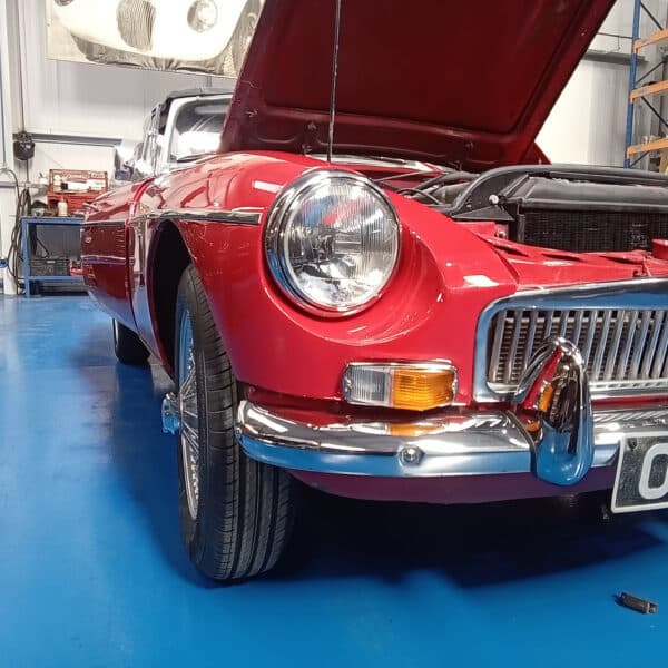 20.03.2025 1968 mg c roadster red assembling car after paint (3)