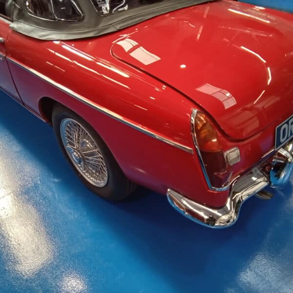 20.03.2025 1968 mg c roadster red assembling car after paint (4)
