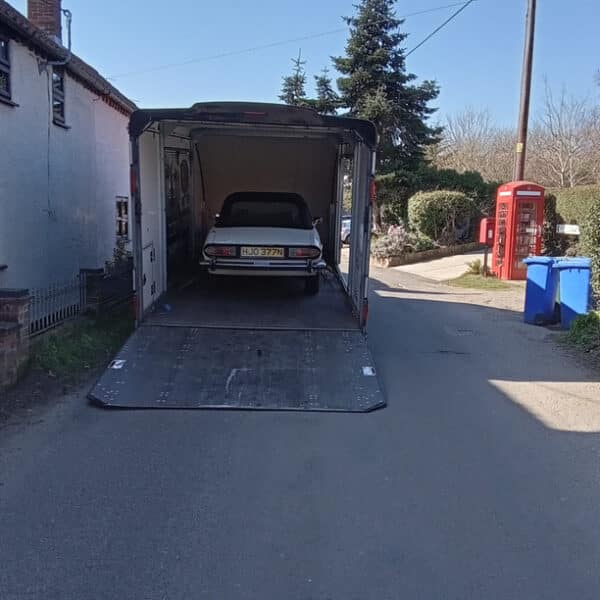 20.03.2025 1974 triumph stag white transport jon (5)