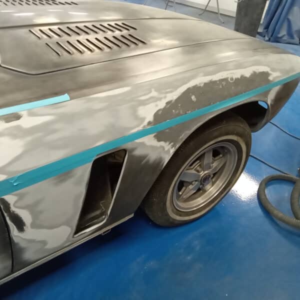 20.03.2025 1976 jensen interceptor blue body work (1)