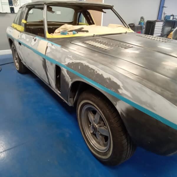 20.03.2025 1976 jensen interceptor blue body work (2)