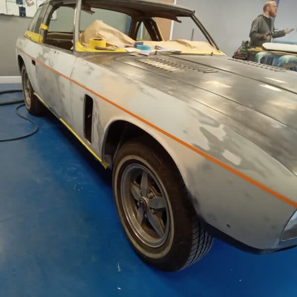 20.03.2025 1976 jensen interceptor blue body work (3)