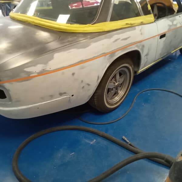 20.03.2025 1976 jensen interceptor blue body work (5)