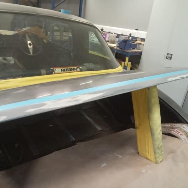 20.03.2025 1976 jensen interceptor blue body work (6)