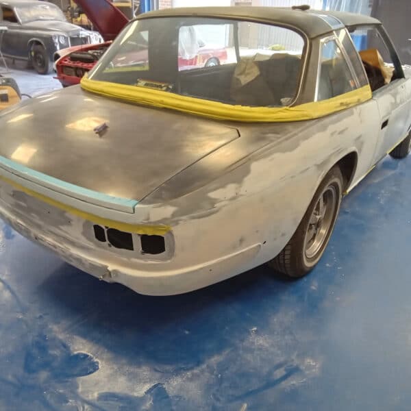 20.03.2025 1976 jensen interceptor blue body work (7)