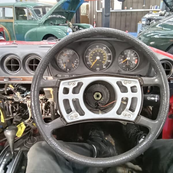 20.03.2025 1978 mercedes 350 sl dash strip down (10)