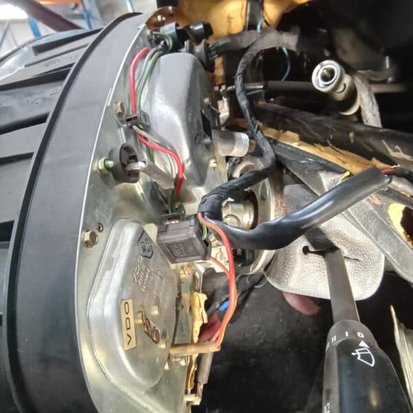 20.03.2025 1978 mercedes 350 sl dash strip down (12)
