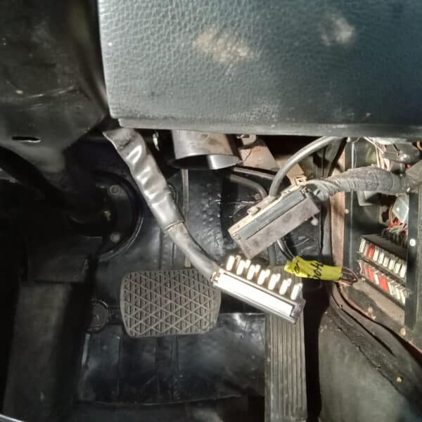 20.03.2025 1978 mercedes 350 sl dash strip down (16)