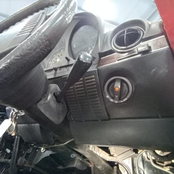 20.03.2025 1978 mercedes 350 sl dash strip down (3)