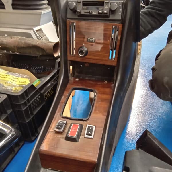 20.03.2025 1978 mercedes 350 sl dash strip down (38)